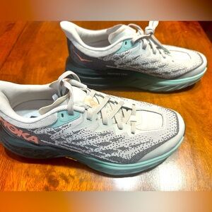 Women’s Hoka OneOne Speedgoat 5. Size 7